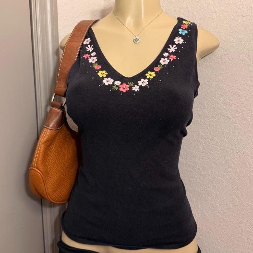 Dressbarn Y2K black floral embroidered tank top